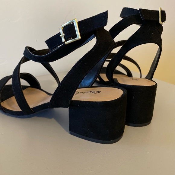 Nanamacs Black Cross Detailed Heels - Picture 4 of 5